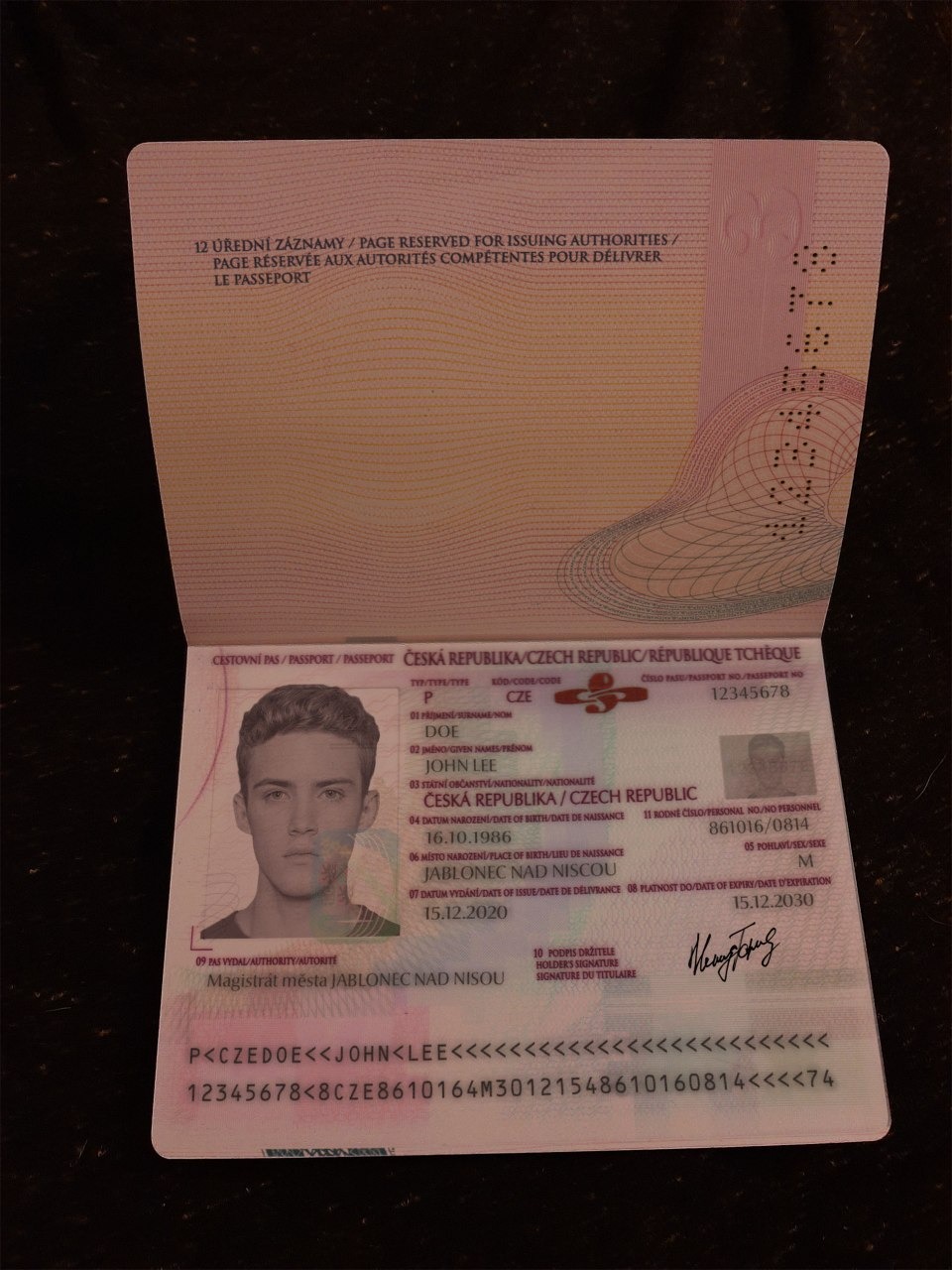 czech_passport_preveiew