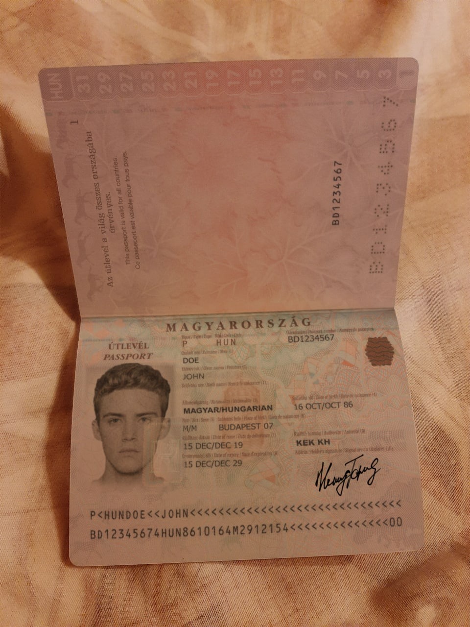 hungary_passport_preview_jOvLfmf